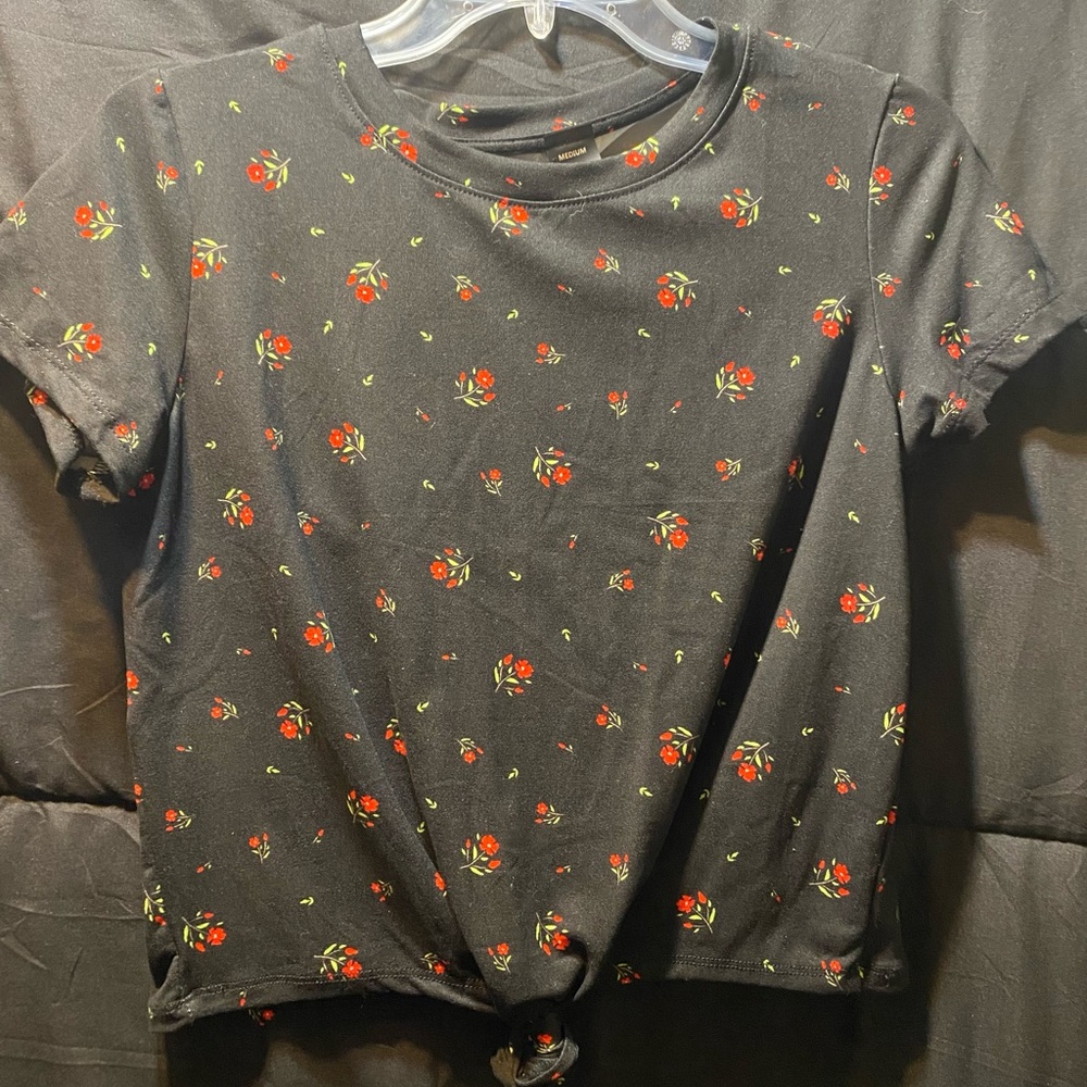 Crop top shirt, size medium